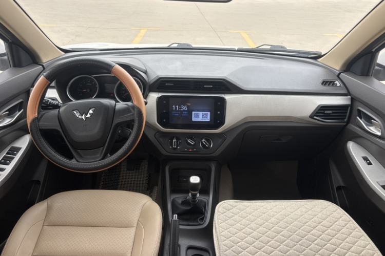 Used Wuling Hongguang 2019 1.5L S Comfort Edition China VI LAR
