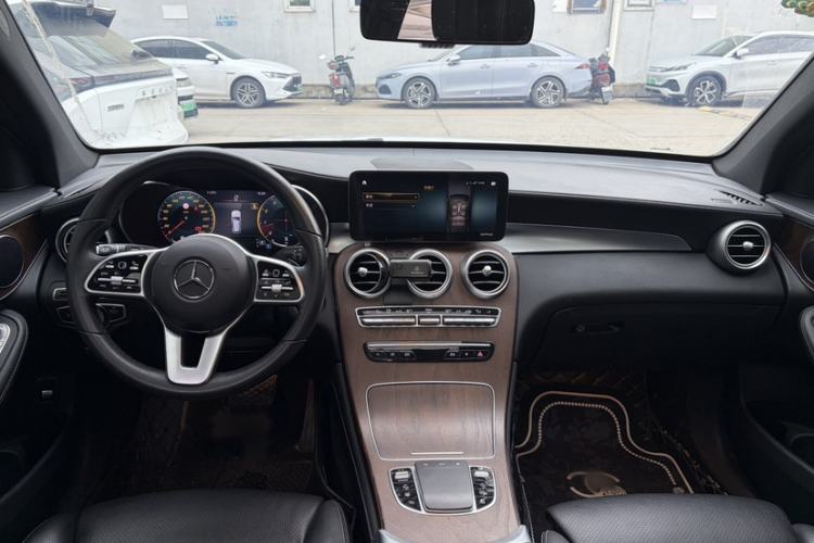 Used Mercedes-Benz GLC 2020 Facelift GLC 300 L 4MATIC Dynamic Edition
