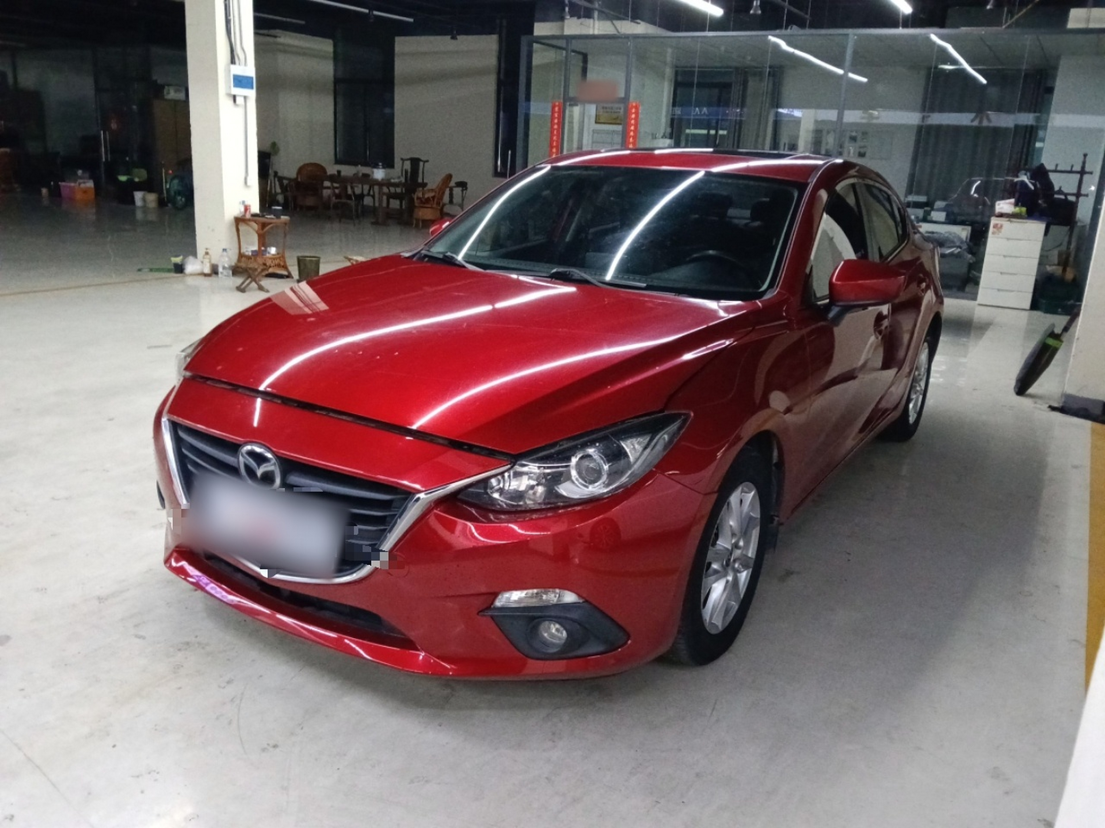 Под передней частью автомобиля