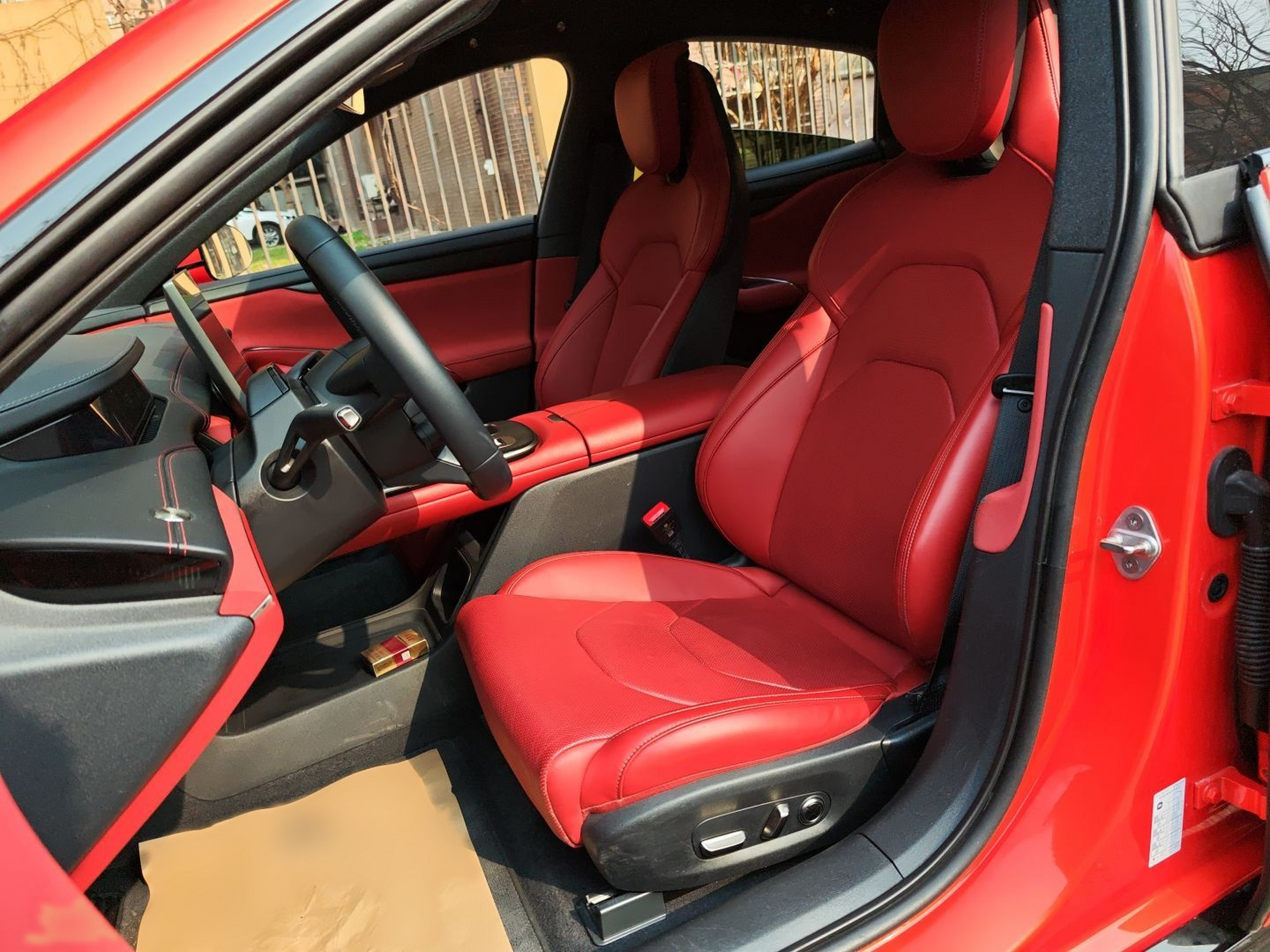 Переднее сиденье в автомобиле