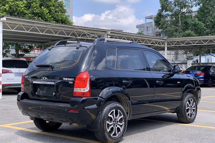 Used Hyundai Tucson 2013 2.0L Manual 4x4 Luxury Version
