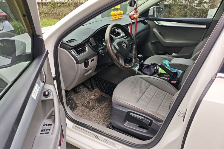 Used Skoda Octavia 2015 1.6L Manual Yijie Edition