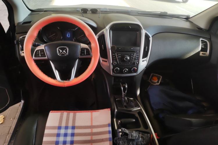 Used JMC Yusheng S350 2014 2.4T Automatic 2WD Diesel Luxury Version with Sunroof 5 Seats
