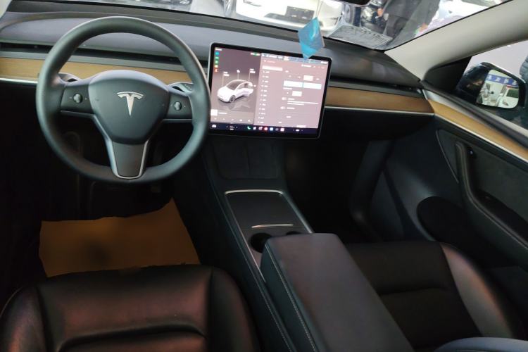 Used Tesla Model Y 2022 Long-Range All-Wheel-Drive Version
