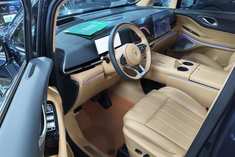 Used VOYAH Dream 2025 PHEV Four-Wheel-Drive Flagship Kunpeng Edition
