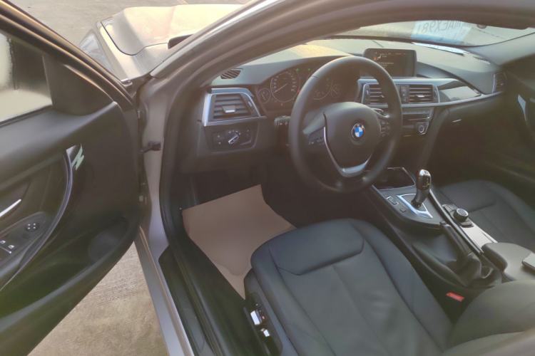 Used BMW 3 Series 2016 320Li Ambition Model
