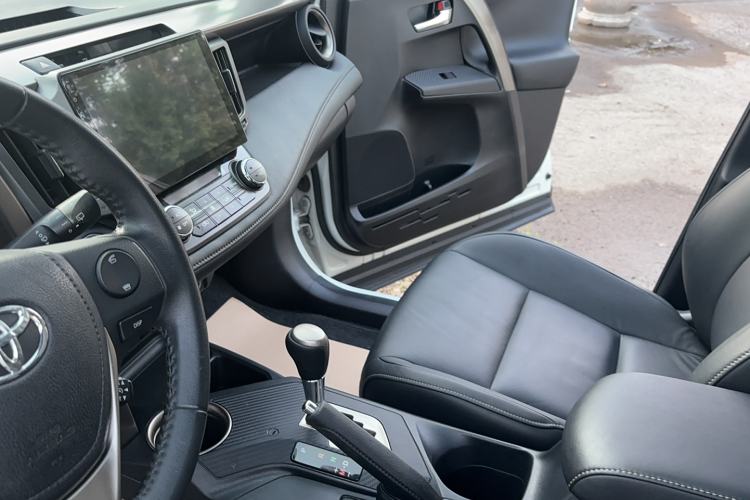 Used Toyota RAV4 2013 2.0L CVT Four-Wheel Drive New Edition
