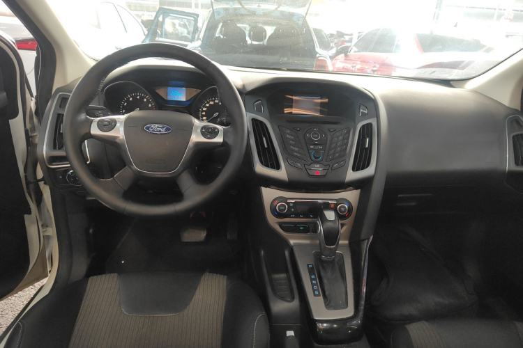 Used Ford Focus 2012 Sedan 1.6L Automatic Fashion Edition
