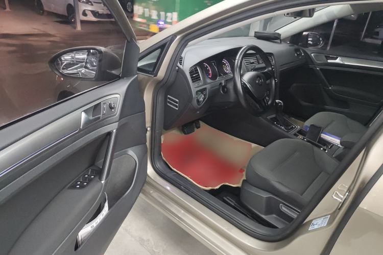 Used Volkswagen Golf 2015 1.6L Automatic Comfort Model
