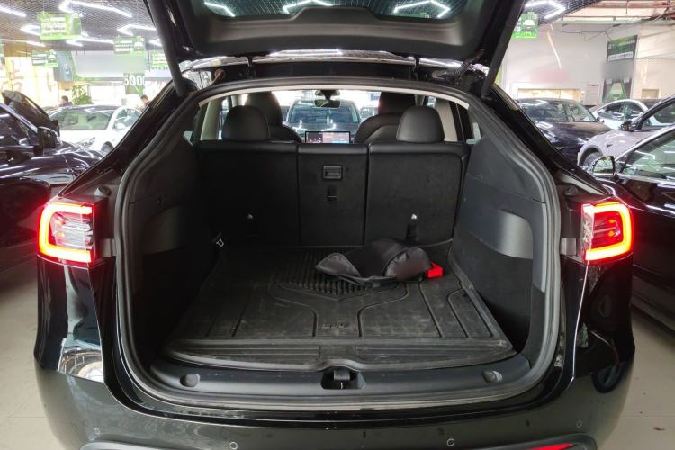 Used Tesla Model Y 2022 Long-Range All-Wheel-Drive Version
