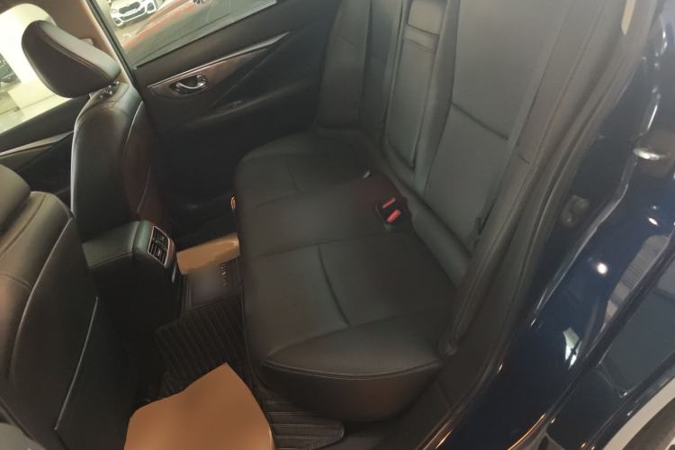 Used Infiniti Q50L 2018 2.0T Enjoyment Version China VI Standard