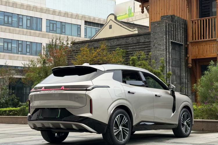 Used Lynk & Co 08 EM-P 2025 120km Long-Range Halo