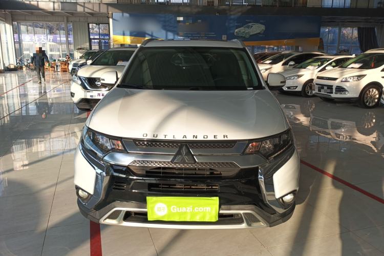 Used Mitsubishi Outlander 2019 2.4L 4x4 Zhi Xiang Edition 5 Seats China VI Standard