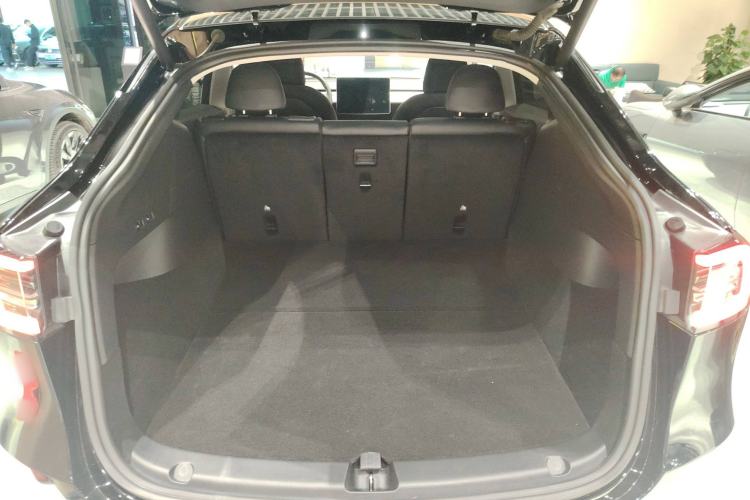 Used Tesla Model Y 2022 Long-Range All-Wheel-Drive Version
