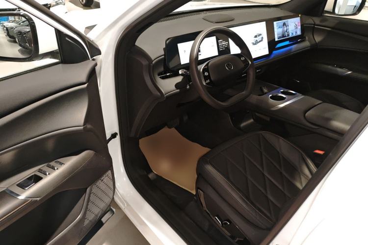 Used Changan CS75 PLUS 2025 4th Generation UItra 2.0T New Blue Whale Smart Intelligent Powertrain Version