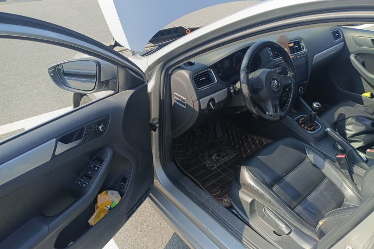 Used Volkswagen Sagitar 2012 1.6L Manual Comfort Model
