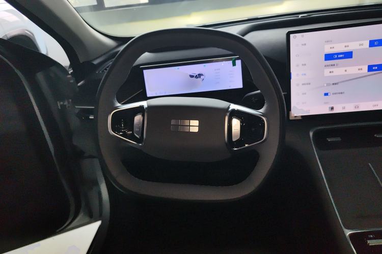 Used  L6 2025 EM-i 140km Starship Edition
