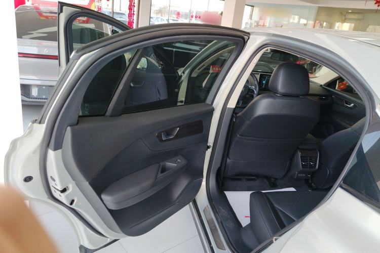 Used Hongqi E-QM5 2022 431 km Charge & Enjoy Edition
