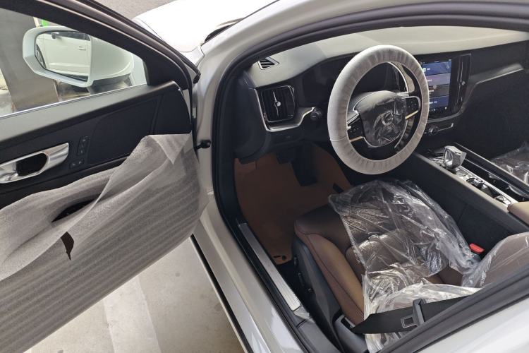 Used Volvo S60 2025 B4 Zhiyi Luxury Edition
