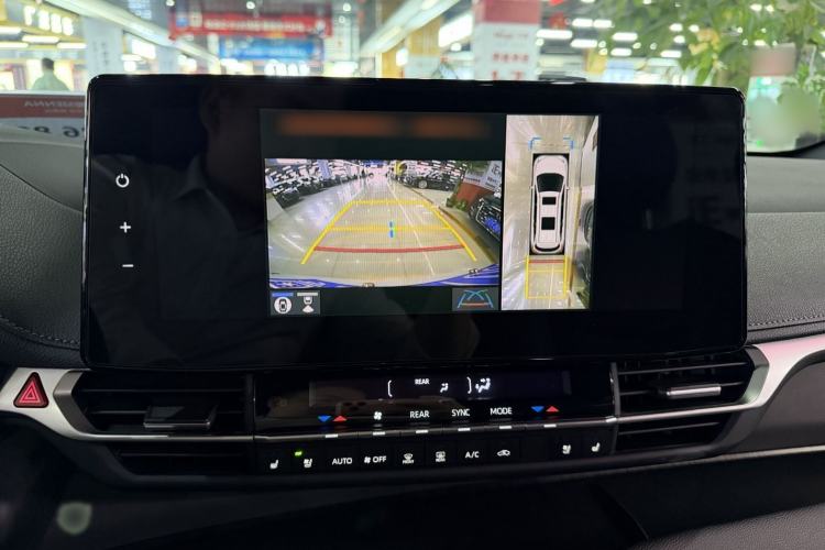 Used Toyota Sienna 2023 2.5L Hybrid Deluxe Edition
