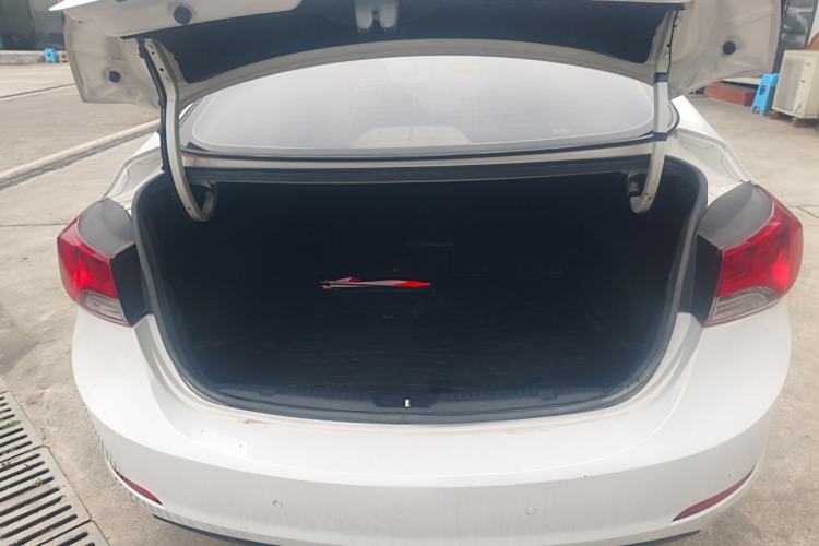 Used Hyundai Elantra 2015 1.6L Automatic Leading Model