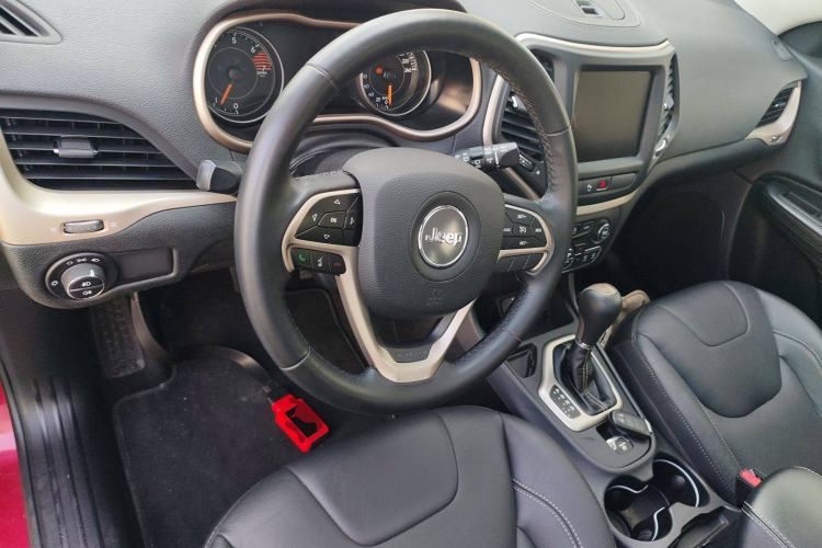 Used  Cherokee 2016 2.4L Leading Smart Version
