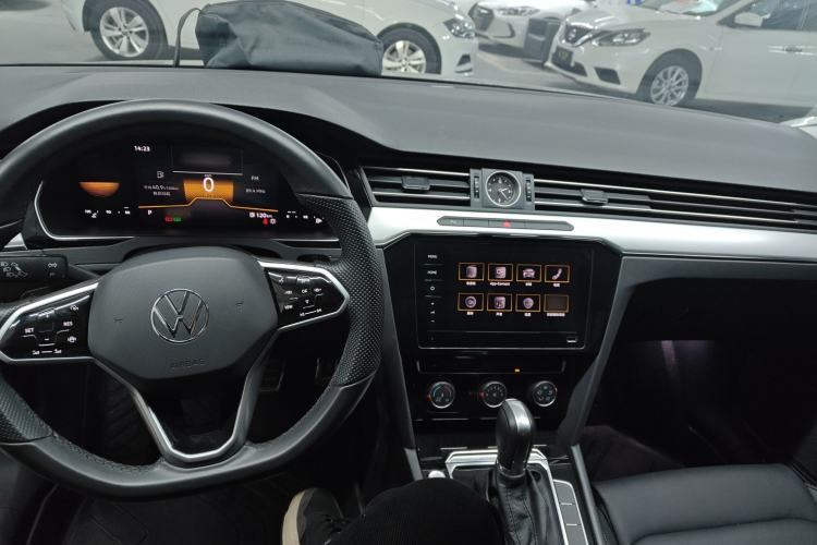 Used Volkswagen Magotan 2025 Zhongxiang Version 280TSI DSG Comfort Edition