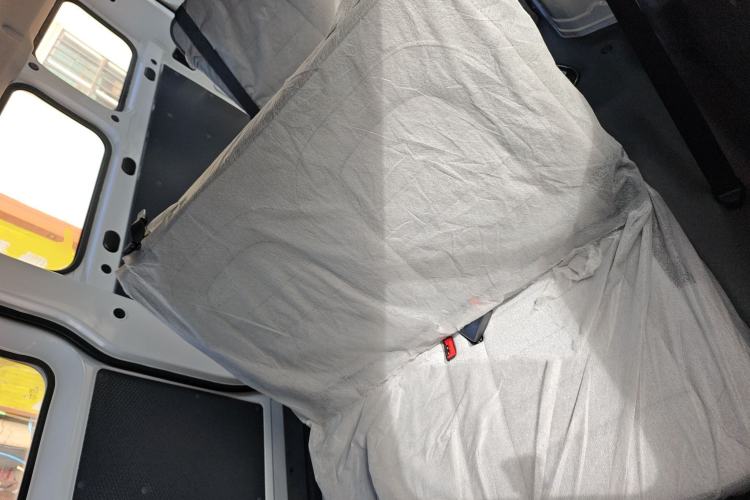 Used Wuling Yangguang 2024 300KM Comfort Version Passenger Van 75kW