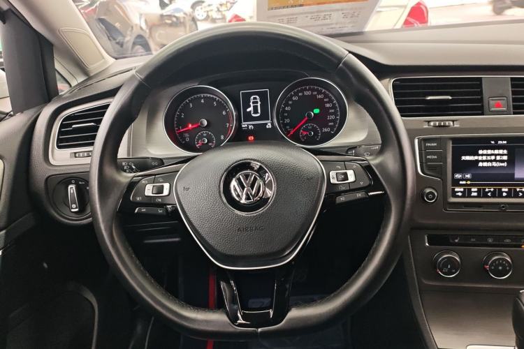 Used Volkswagen Golf 2016 230TSI Automatic Luxury Version
