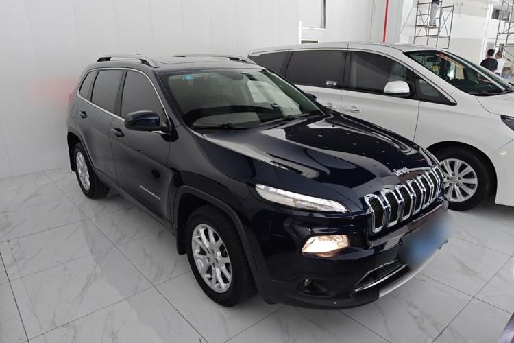Used  Cherokee 2017 2.4L Leading Smart Edition
