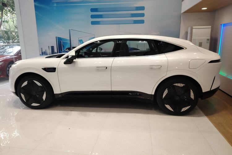 Used  11 2023 Long-Range Single-Motor Version 5 Seats
