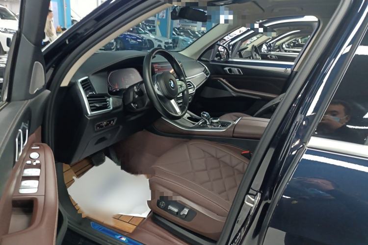 Used BMW X5 2022 Restyled xDrive 30Li Luxury Version M Sport Package
