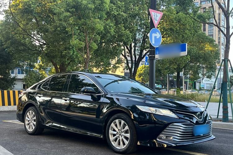 Used Toyota Camry 2018 2.0G Luxury Edition

