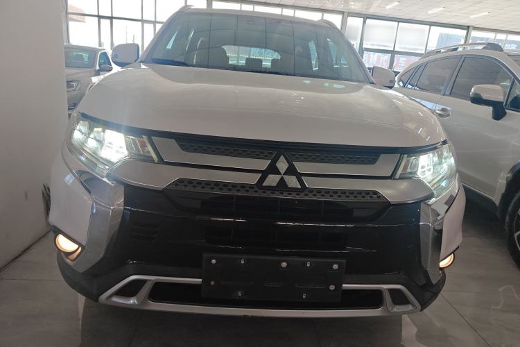 Used Mitsubishi Outlander 2019 2.4L 4x4 Zhi Xiang Edition 5 Seats China VI Standard
