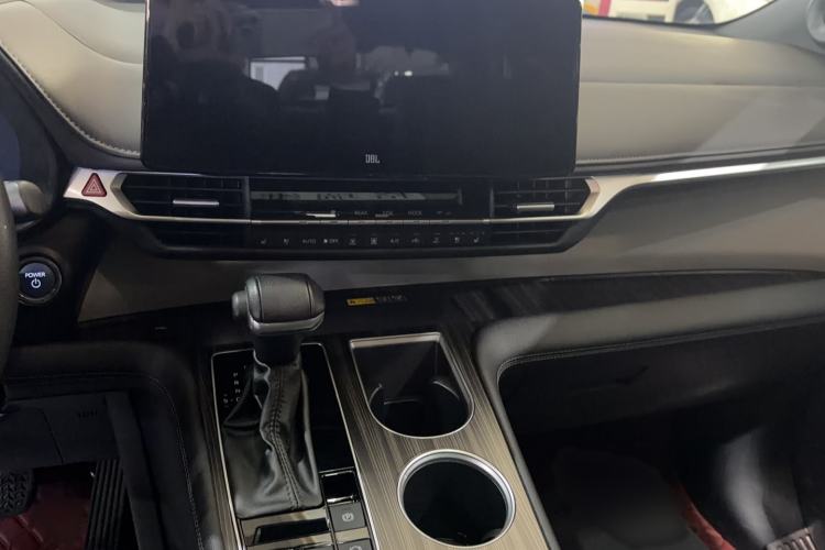 Used Toyota Granvia 2023 2.5L Hybrid Flagship VIP Edition