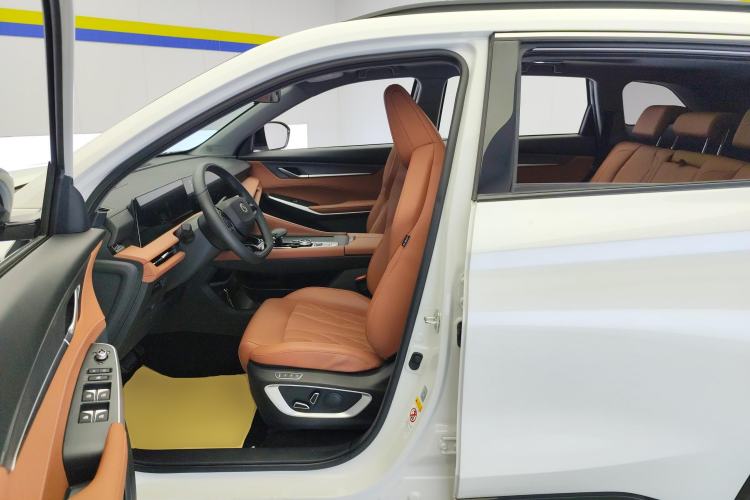 Used Changan CS75 PLUS 2024 3rd Generation Champion Edition 2.0T Intelligent Drive Performance Model
