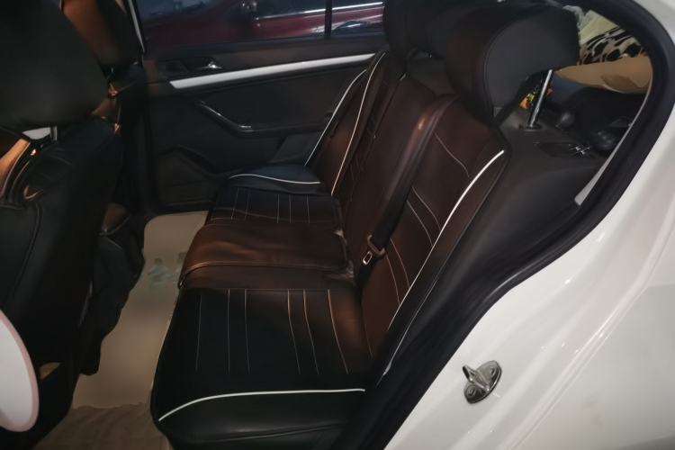 Used Volkswagen Lavida 2015 1.6L Manual Fashion Edition
