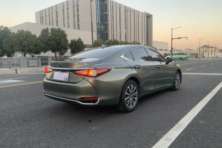 Used Lexus ES 2022 200 Excellence Edition
