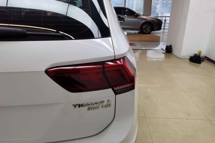 Used Volkswagen Tiguan L 2017 380TSI Automatic All-Wheel-Drive Luxury Edition
