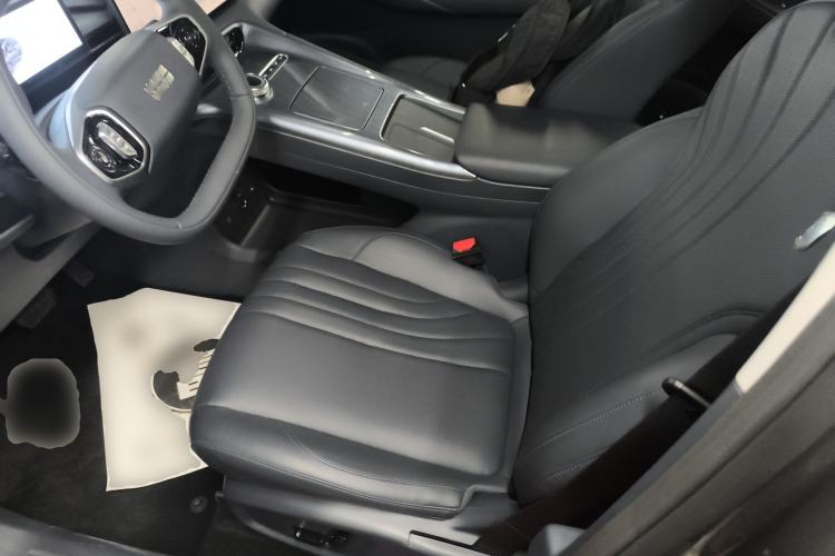 Used  E5 2024 440km Launch Edition
