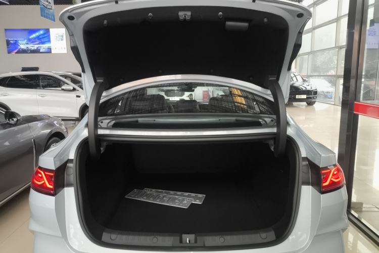 Used BYD Qin L 2025 DM-i Smart Drive 120KM Superior Model
