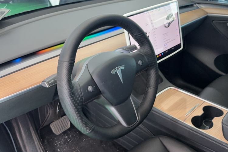 Used Tesla Model Y 2021 Long-Range All-Wheel-Drive Version
