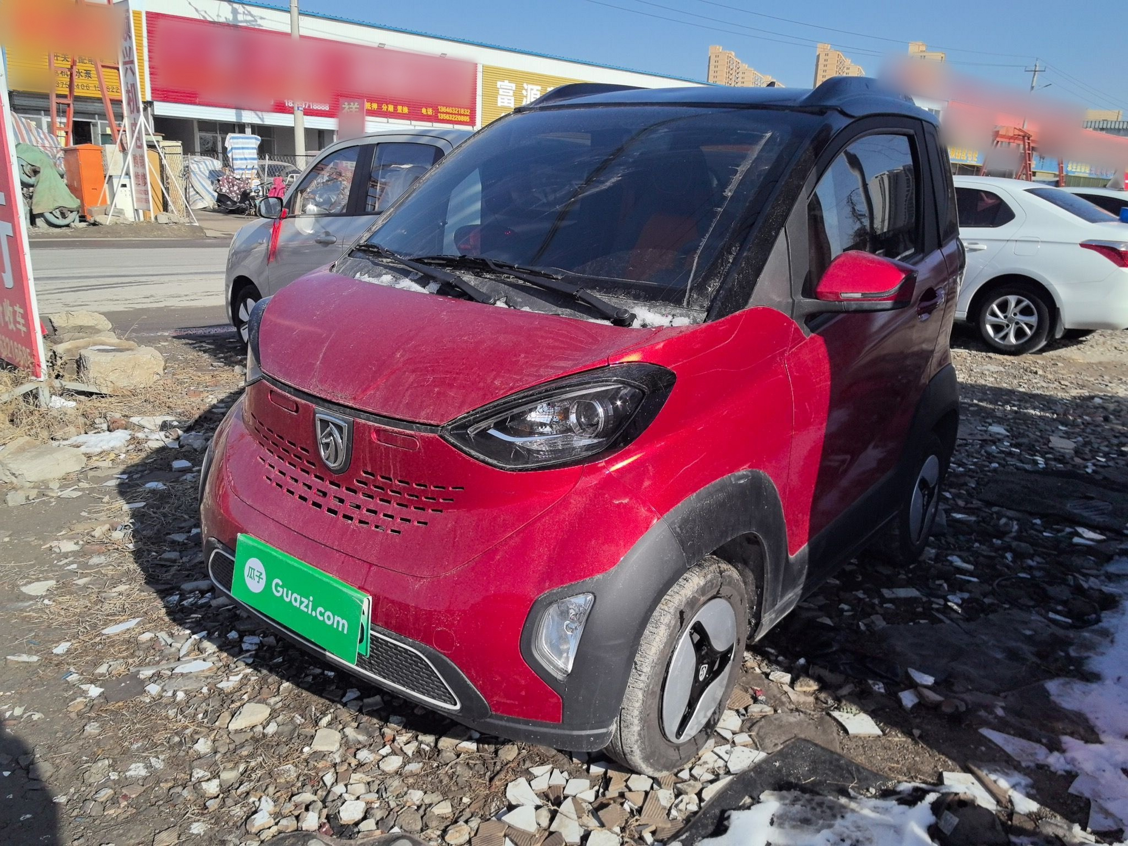 تحت مقدمة السيارة