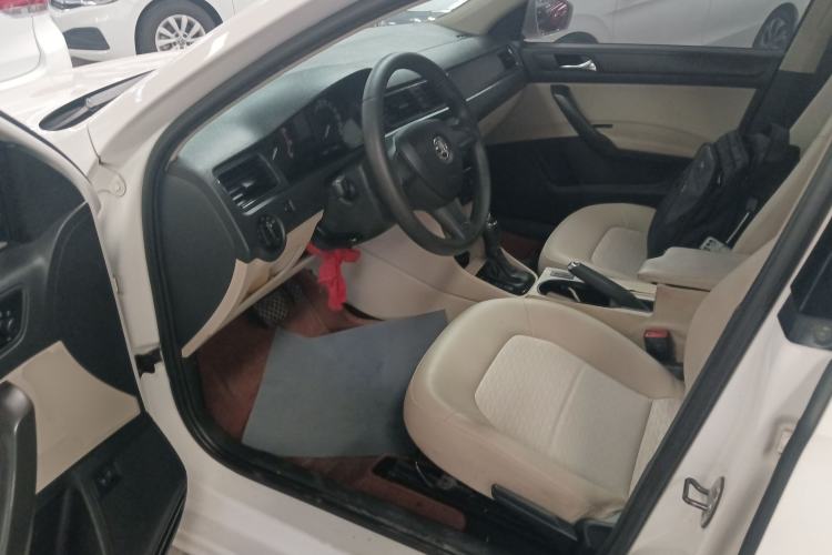 Used Skoda Rapid 2015 1.6L Automatic Smart Selection Model