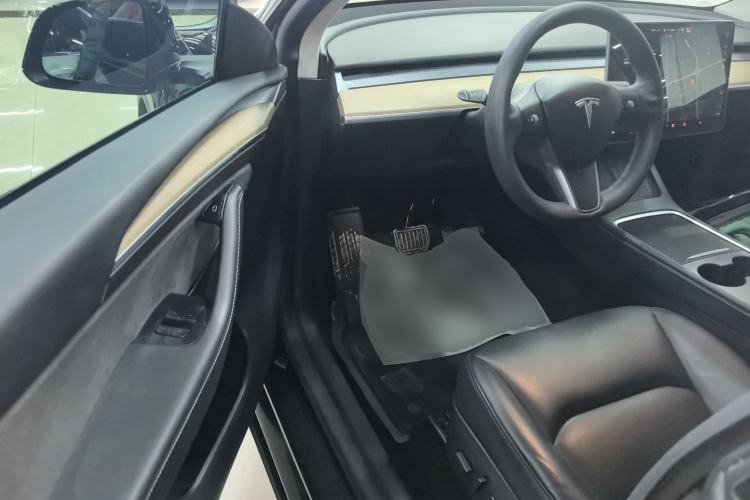 Used Tesla Model Y 2021 Long-Range All-Wheel-Drive Version 3D7
