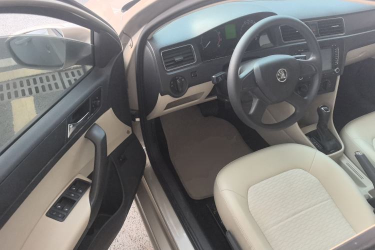 Used Skoda Rapid 2013 1.6L Automatic Smart Selection Model
