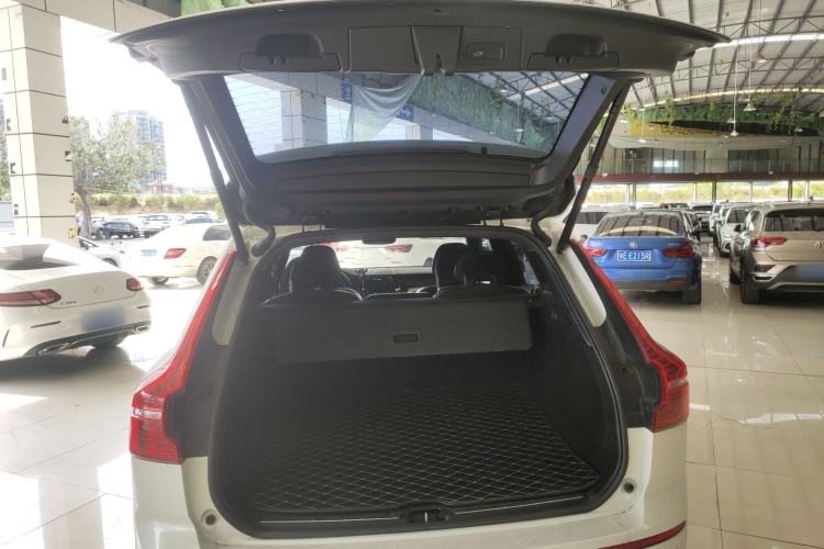 Used Volvo XC60 2019 T5 4x4 Smart & Dynamic Sport Edition China VI Standard
