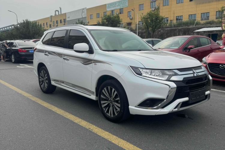 Used Mitsubishi Outlander 2019 2.0L Two-Wheel Drive Comfort Edition 5 Seats China VI Standard
