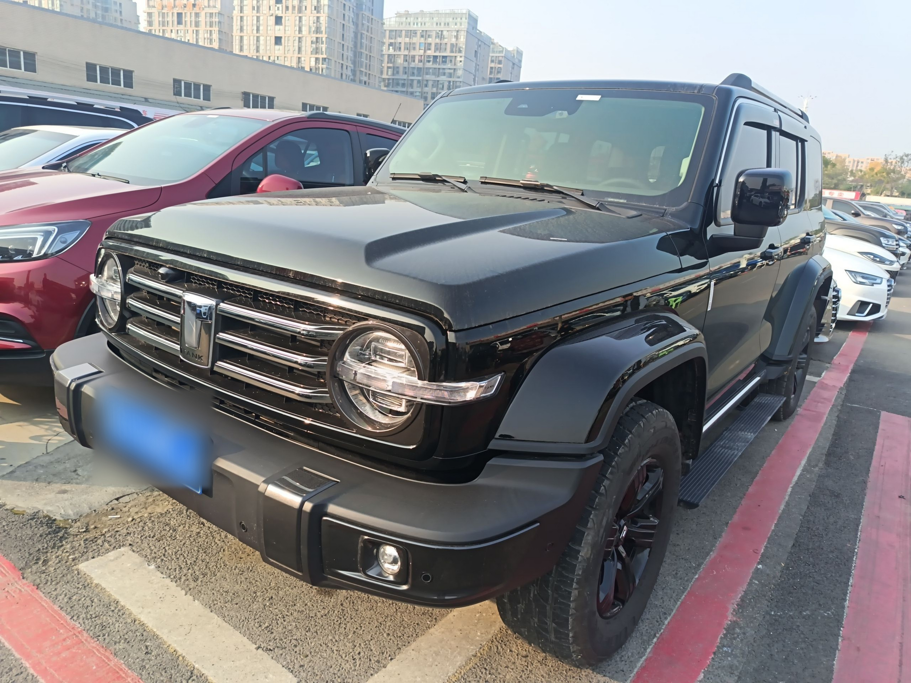 تحت مقدمة السيارة