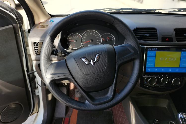 Used Wuling Hongguang 2014 1.5L S Standard Version
